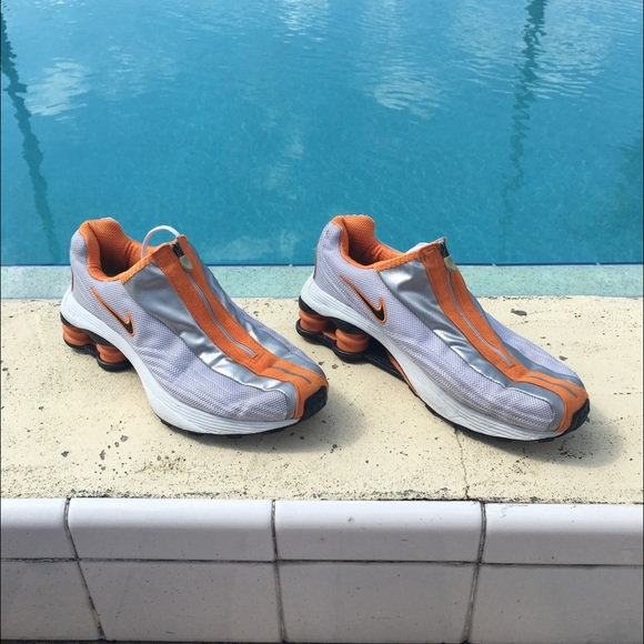 nike shox zipper